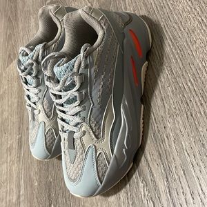 Yeezy 700 V2 Inertia (size 6)